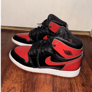 Air Jordan 1 Retro High OG sneakers sold on eBay.com for $185